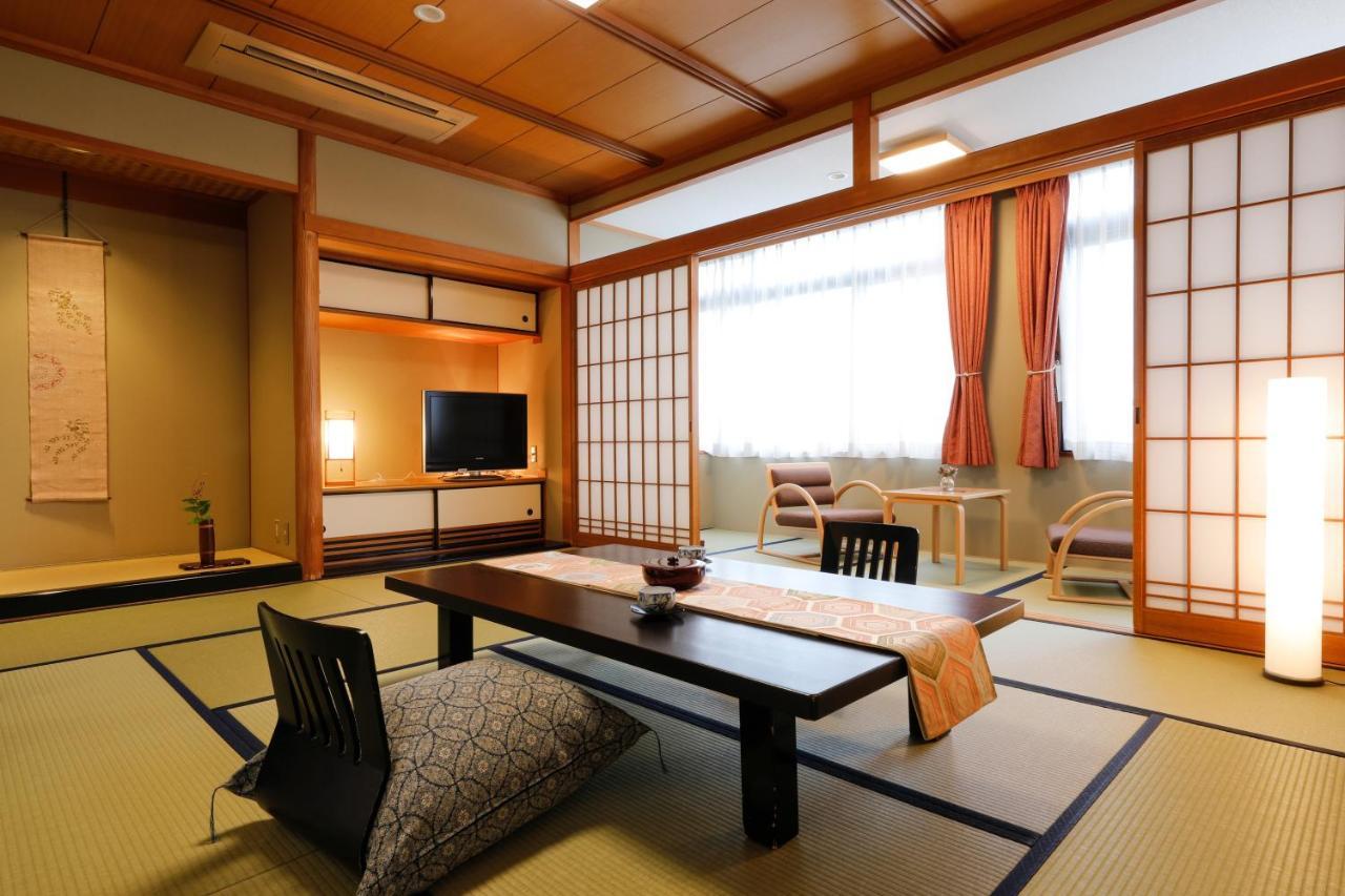 Ryokan Asukasou At The Entrancne Of Nara Park Hotel Exterior photo